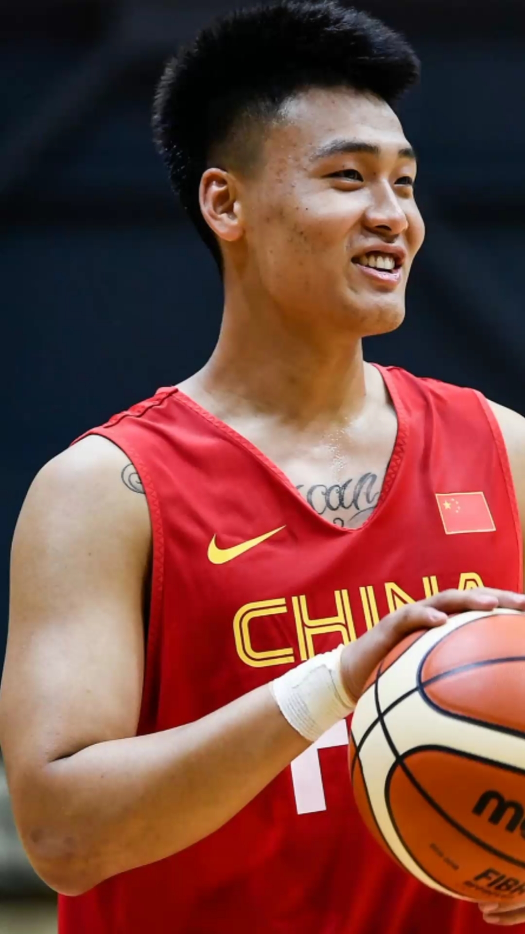 抢断、上篮得手，球员技术娴熟炉火纯青