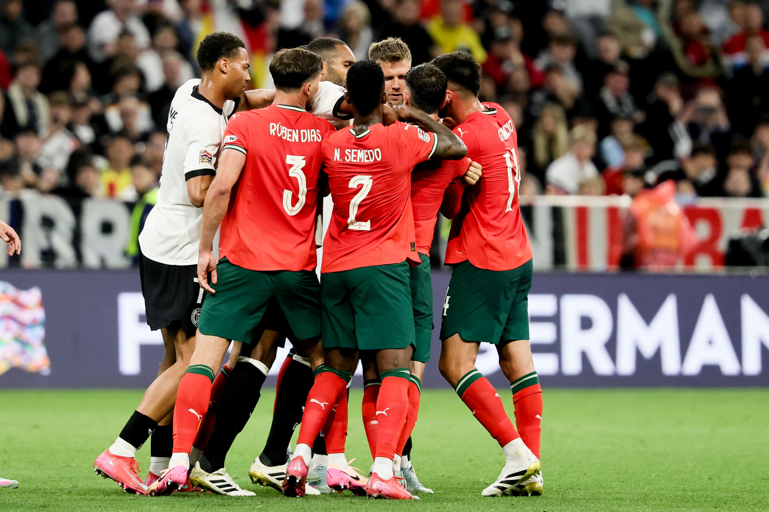 葡萄牙全胜，成功晋级欧锦赛淘汰赛的简单介绍