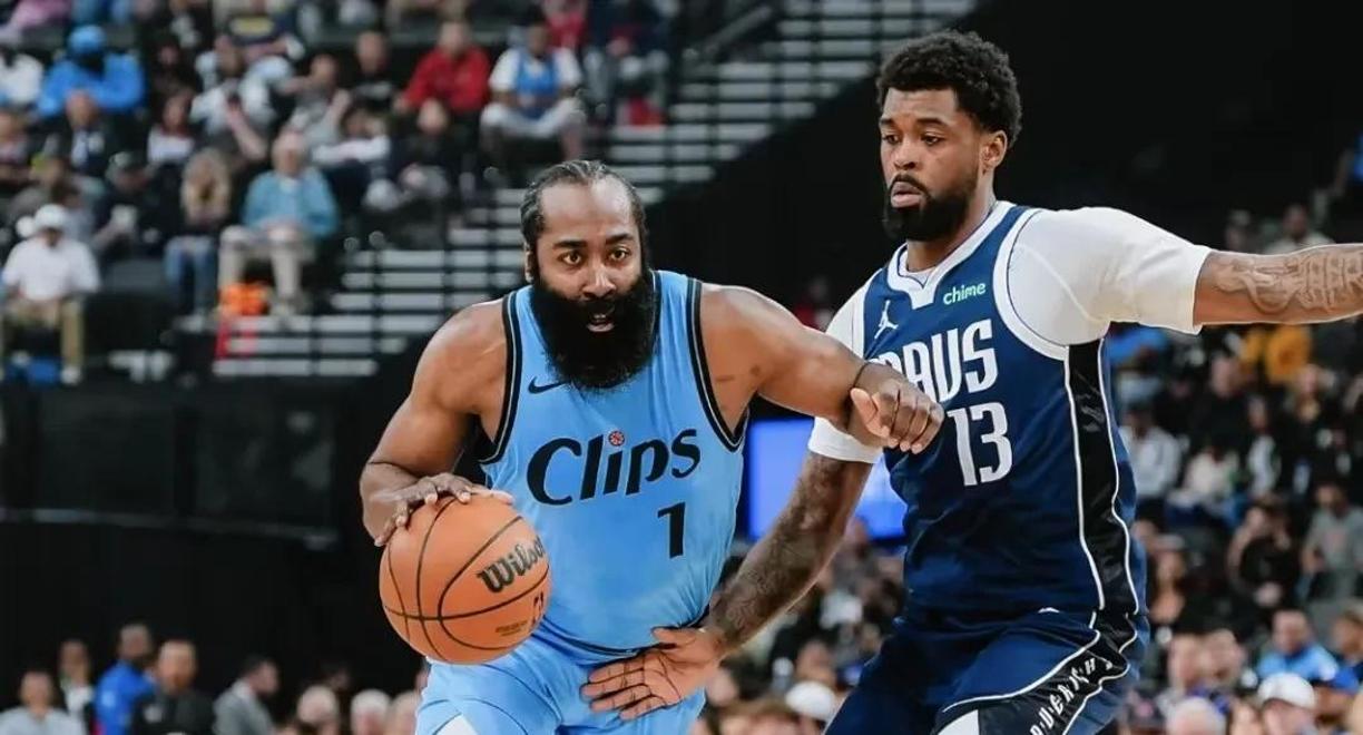 关于快船大胜森林狼，全队整体配合默契无间的信息