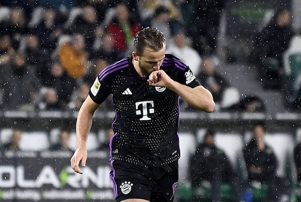 沃尔夫斯堡防守如铁,稳坐德国联赛头名宝座的简单介绍 沃尔夫斯堡防守如铁,稳坐德国联赛头名宝座的简单介绍