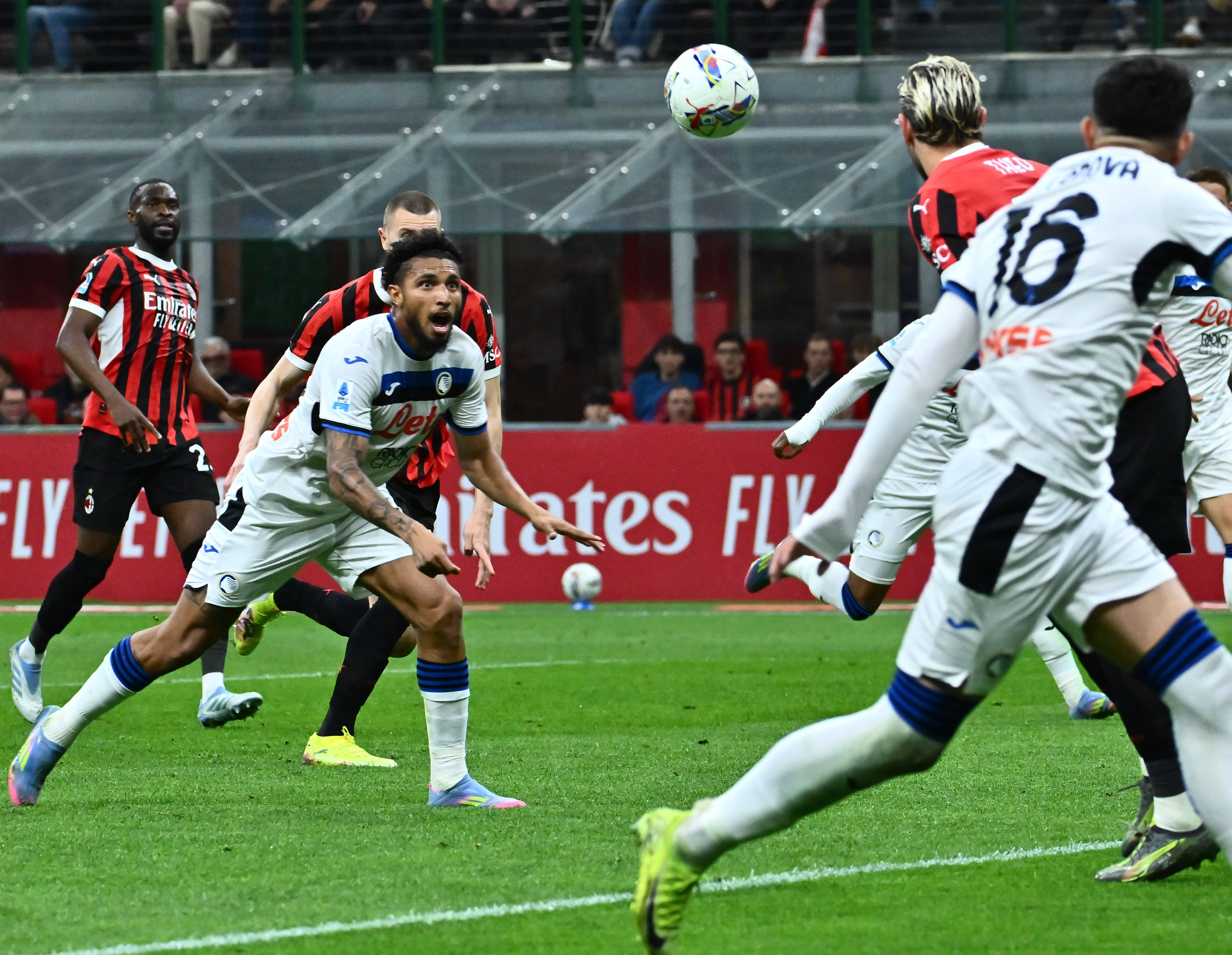 关于博洛尼亚主场失利，逼近降级区的信息