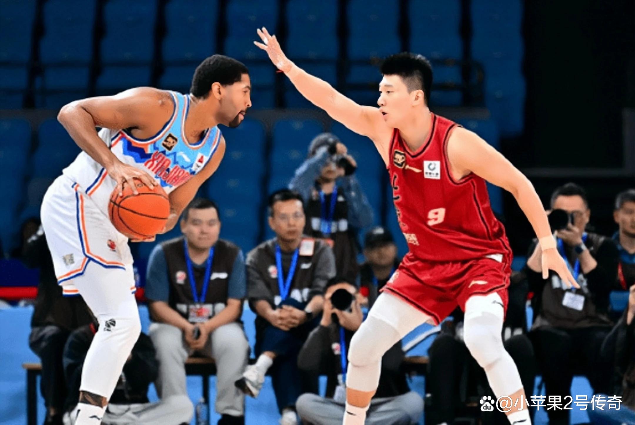 精彩对决！两支实力均衡球队角逐