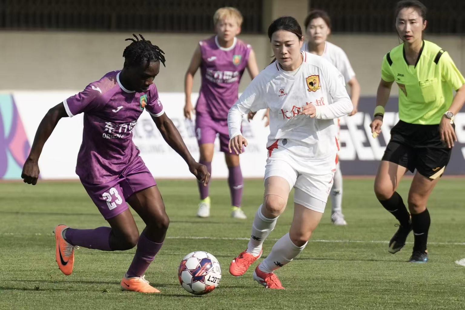 包含北京遭遇败退，球队全力备战的词条