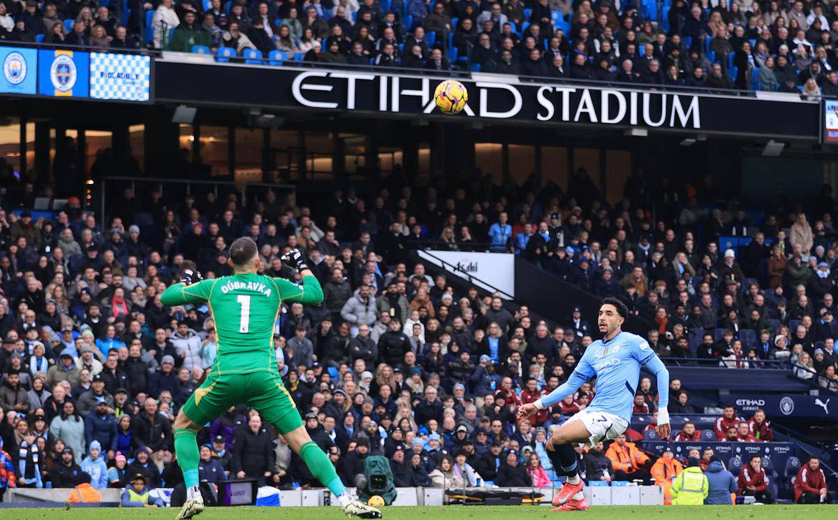 包含热刺客场作战表现坚决，迎来胜利的词条