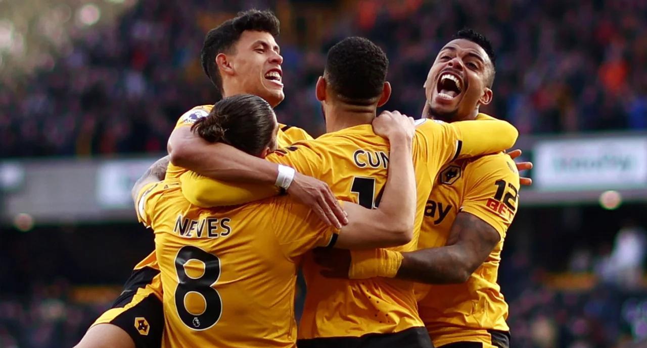 包含水晶宫客场击败对手，取得宝贵分的词条