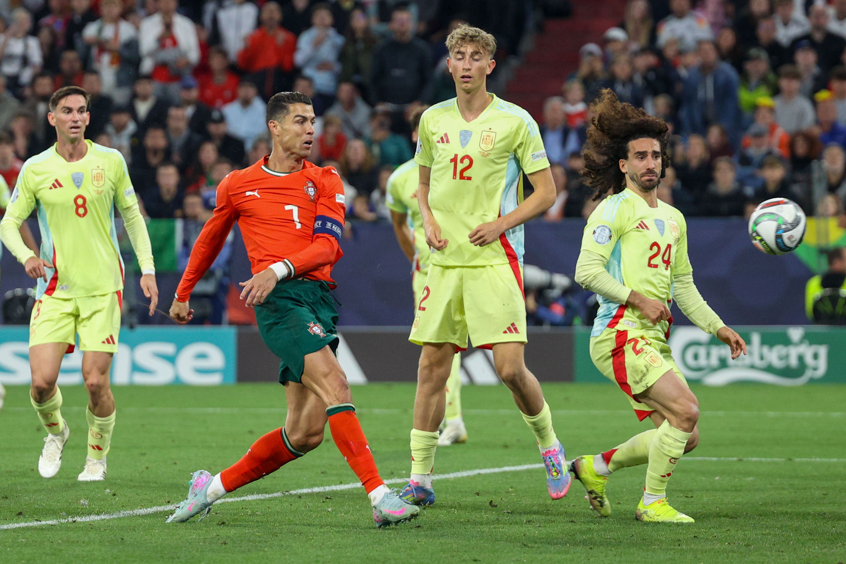 关于葡萄牙国家队实现三连胜领跑小组的信息