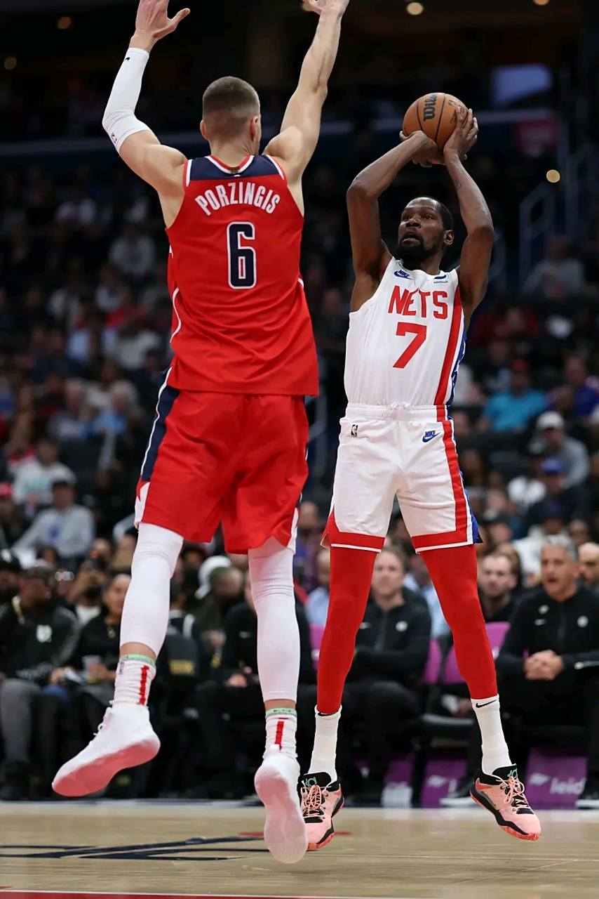 比尔砍下40分，奇才客场击败篮网