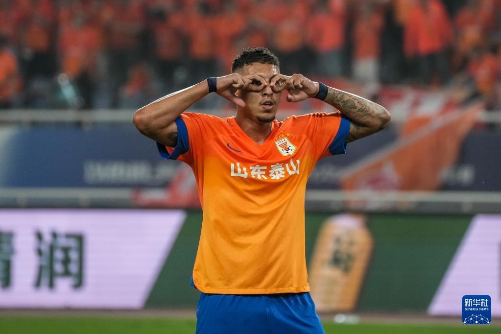 包含鲁能客场逆转，一举击败对手的词条