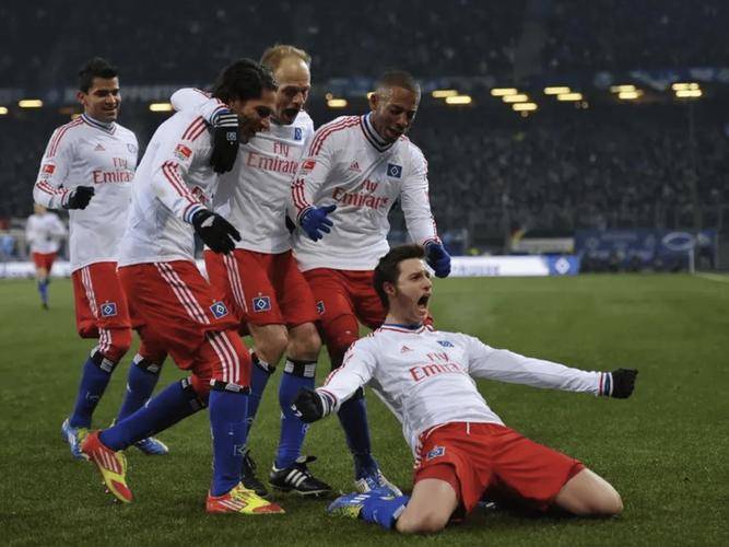 沙尔克客场获胜,豪取三分 沙尔克客场获胜,豪取三分